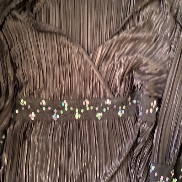 Cato Tops - Plus size Cato brand crinkle-like material dress top.